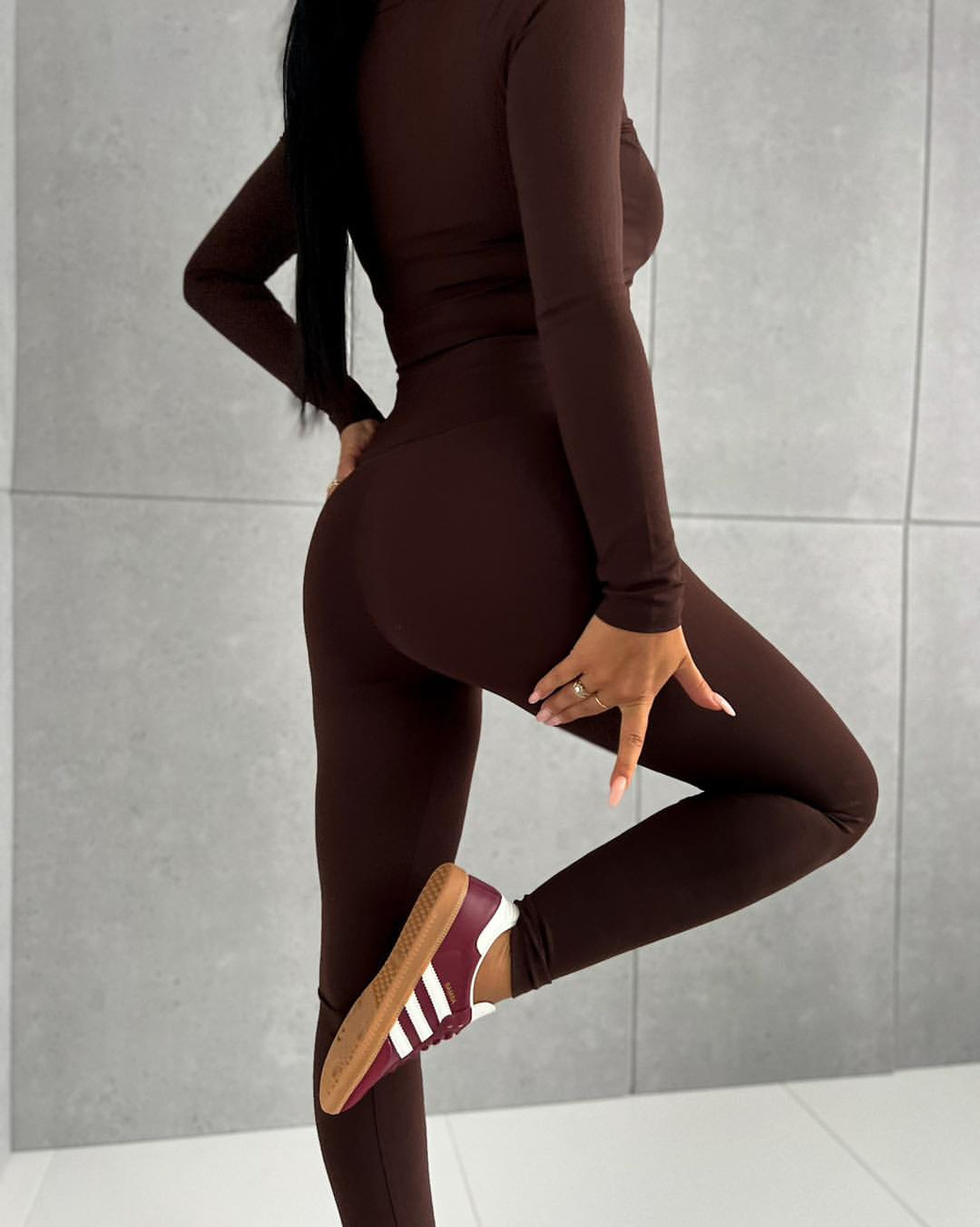 Komplet top+legginsy z napisem -czekoladowy