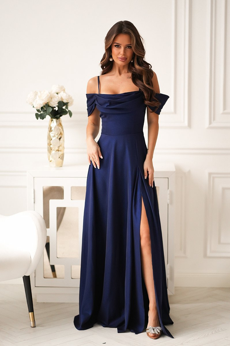 Elegancka Granatowa Sukienka Z Drapowaniem, Rozcięciem I Błyszczącą Tkaniną 330-01